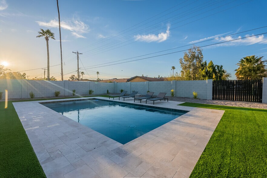 Pool - 126 E Palmcroft Dr