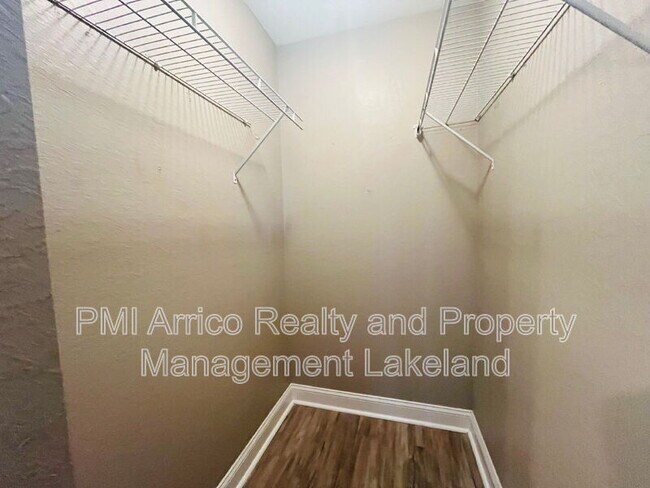 Building Photo - 640 E Grapefruit Ave