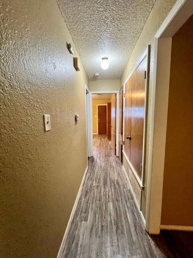 Building Photo - 1006 Milford Way