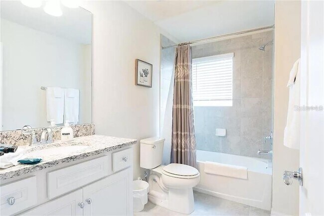 Building Photo - 7243 Oak Hammock Dr
