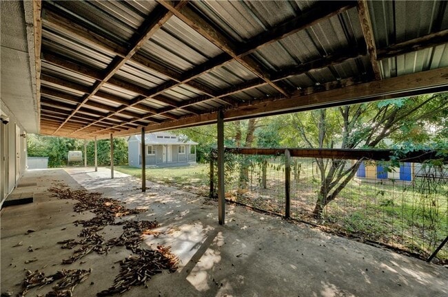 Building Photo - 5608 Oak Blvd