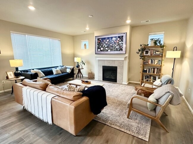 Building Photo - Stunning Stewart Crossing Home!