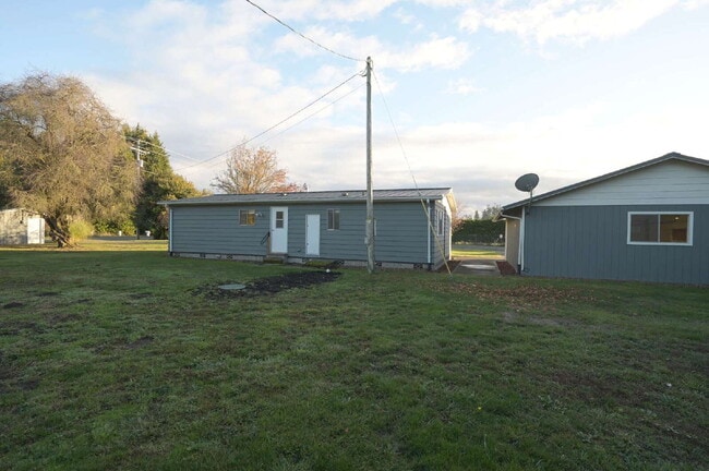 Building Photo - 2 bed 2 bath with large garage in Sequim