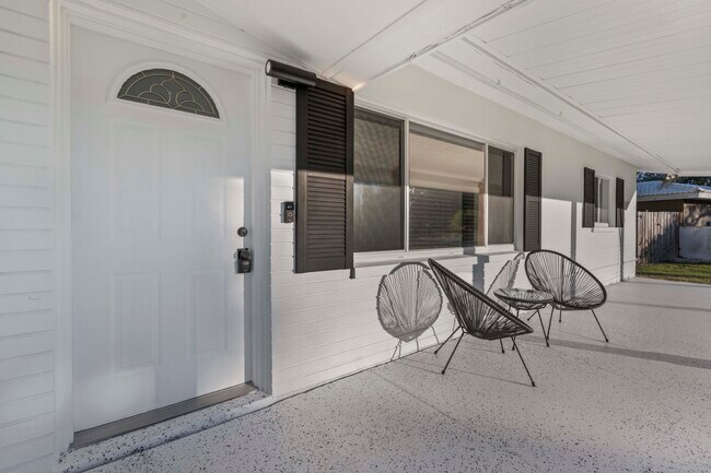 Building Photo - 353 Shirley Ave