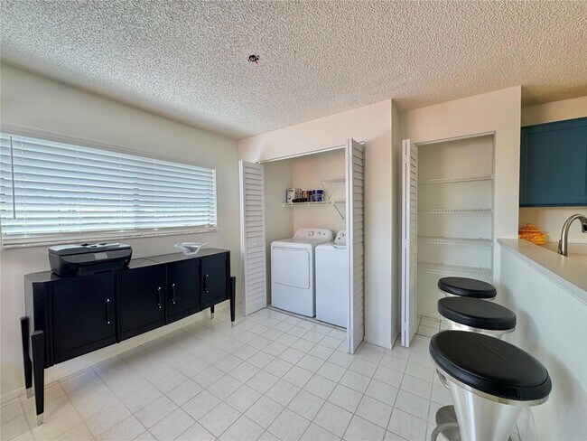 Building Photo - 715 Magnolia Pl