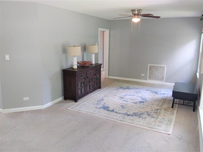 Building Photo - 353 Irvington Dr