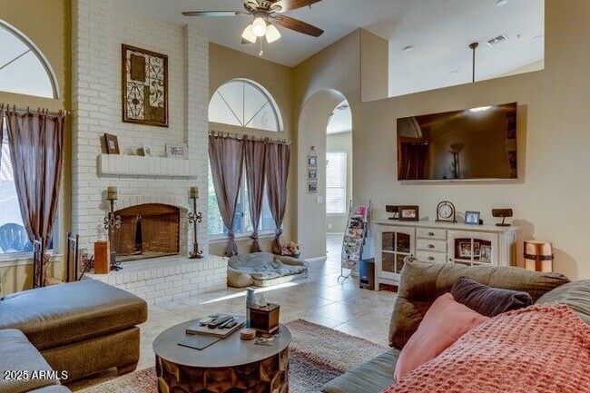 Building Photo - 9113 E Palm Tree Dr