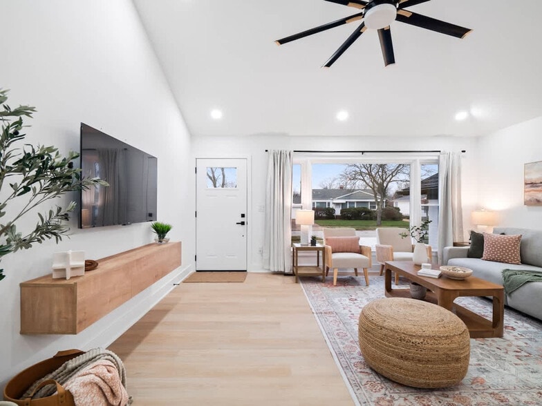 Building Photo - 4155 Ascot Ln