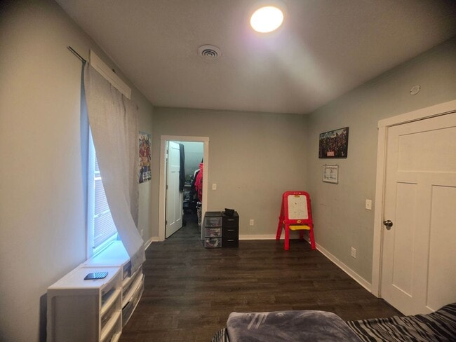 Building Photo - 626 NE Taylor St