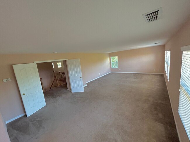 Building Photo - 6001 Jefjen Way