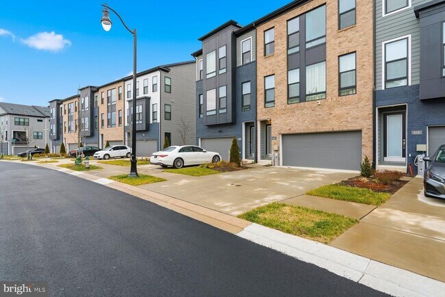 Building Photo - 614 Glenn Lk Dr