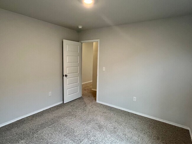 Building Photo - Newer Construction 4 Bed, 2 Bath - Piedmont Schools