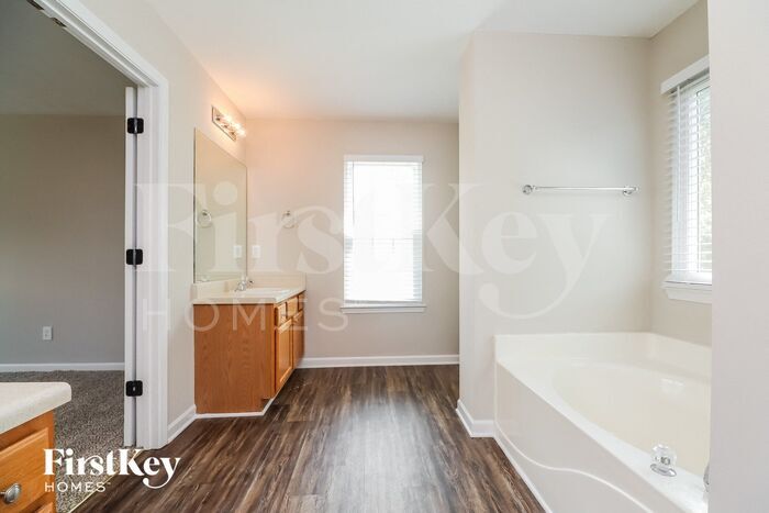 Building Photo - 1705 Bennett Dr