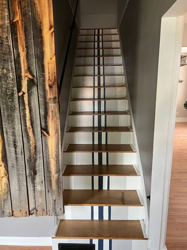 Building Photo - $500 OFF FIRST MONTH'S RENT!!!