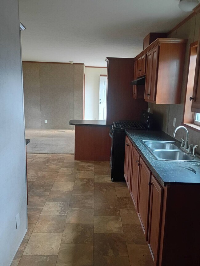 Building Photo - 2 Oak Terrace