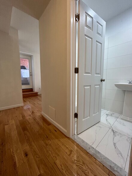 Building Photo - 3901 Baring St