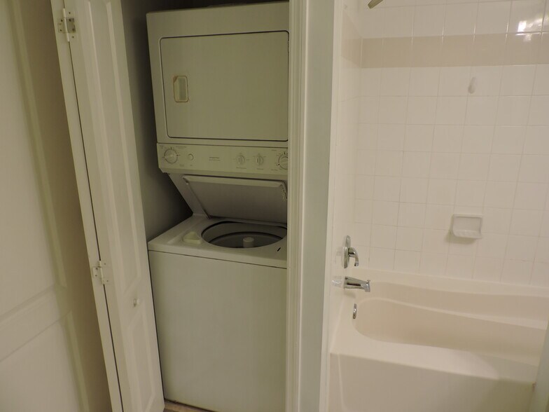 Building Photo - 11032 Legacy Dr