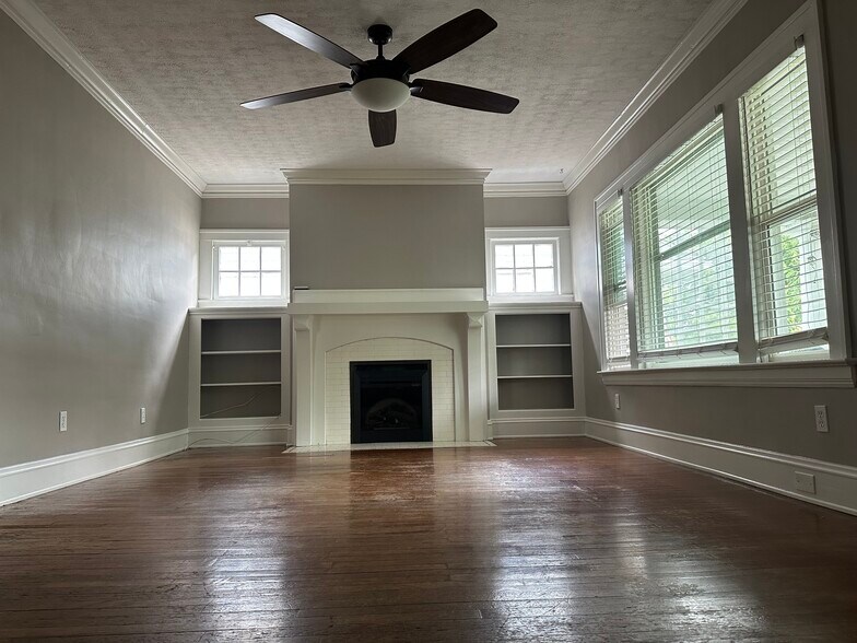 Living room - 1286 Edwards Ave