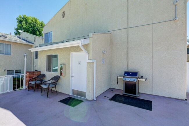 Building Photo - 4558 Willis Ave