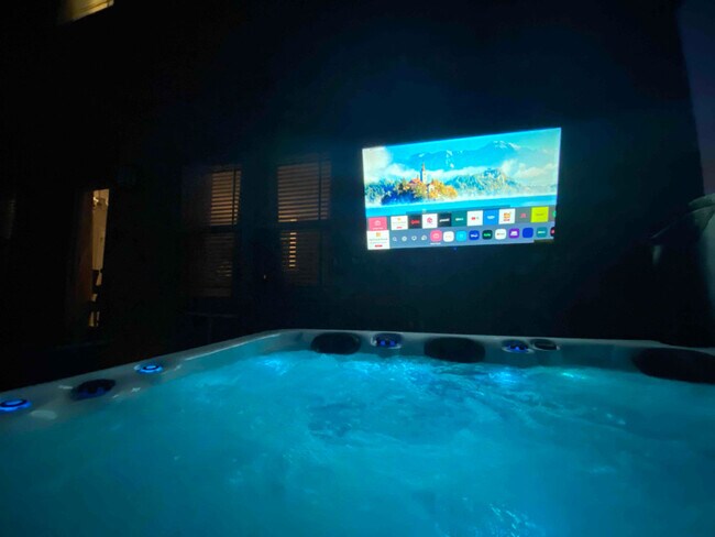 Building Photo - 5747 Periwinkle Ln