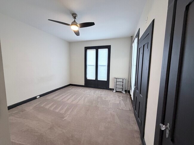 Building Photo - 82 School St