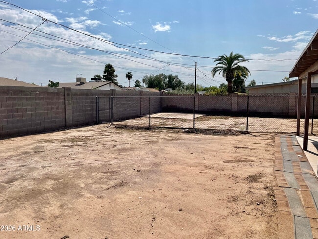 Building Photo - 949 W Parkway Blvd