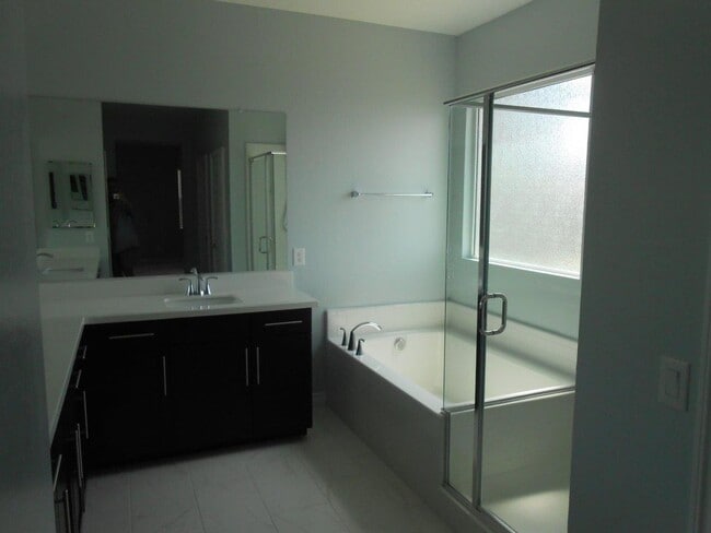 Building Photo - Beautiful Spacious Home in Henderson