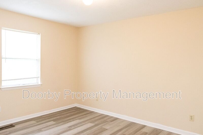 Building Photo - 7808 Holiday Hills Cir