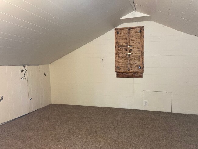 Building Photo - Large Three Bedroom on a 1+ Acre Lot