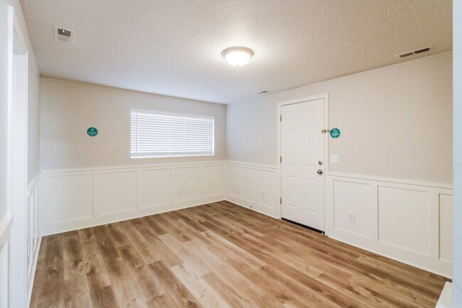 Building Photo - 4829 3900 W St