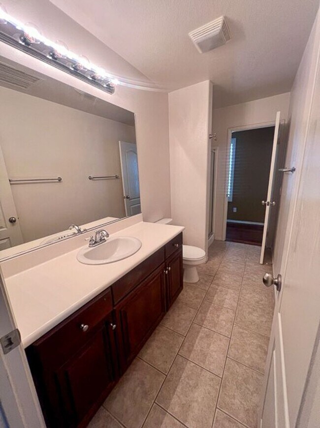 Building Photo - 5 bedroom Winchester home with a 3 car garage for LEASE!