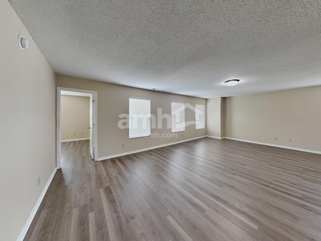 Building Photo - 626 Hickory Pine Dr