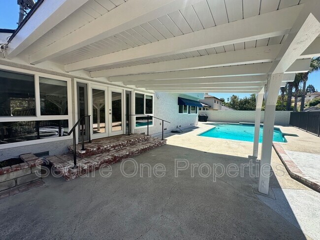 Building Photo - 288 W Siesta Ave