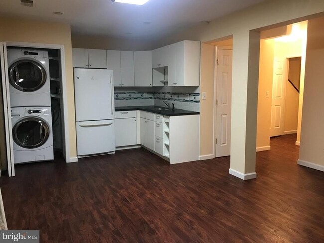 Building Photo - 10354 College Square