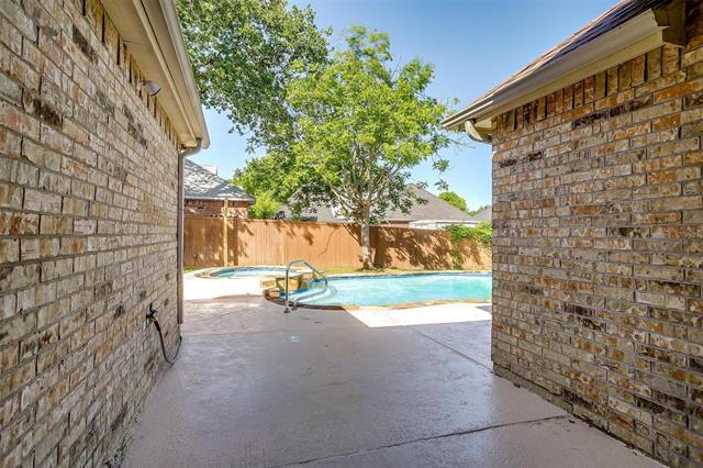Building Photo - 704 Red Oak Ct
