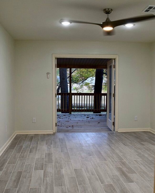 Building Photo - 112 Fox Run