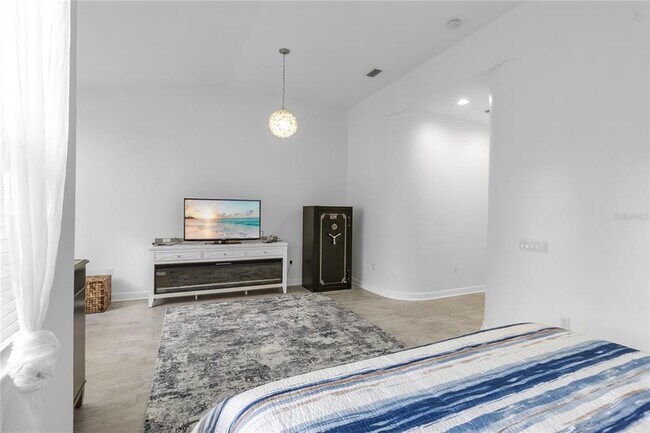 Building Photo - 5469 46th Ct W