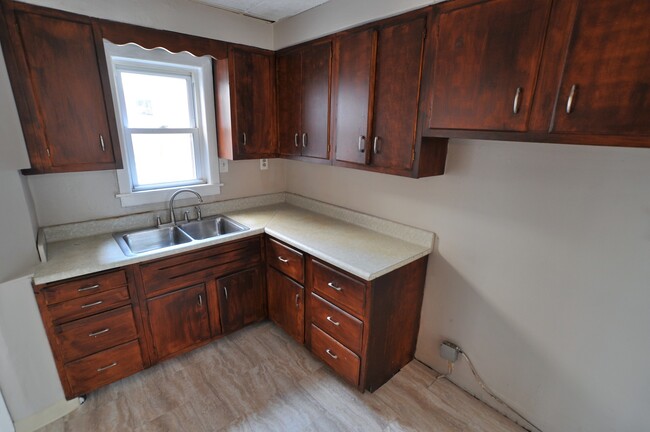Building Photo - NO APPLICATION FEE!! Completely Renovated ...