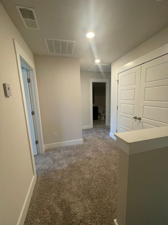 Building Photo - 3 Bedroom 2.5 Bathrooms In Greer Echo Ridg...