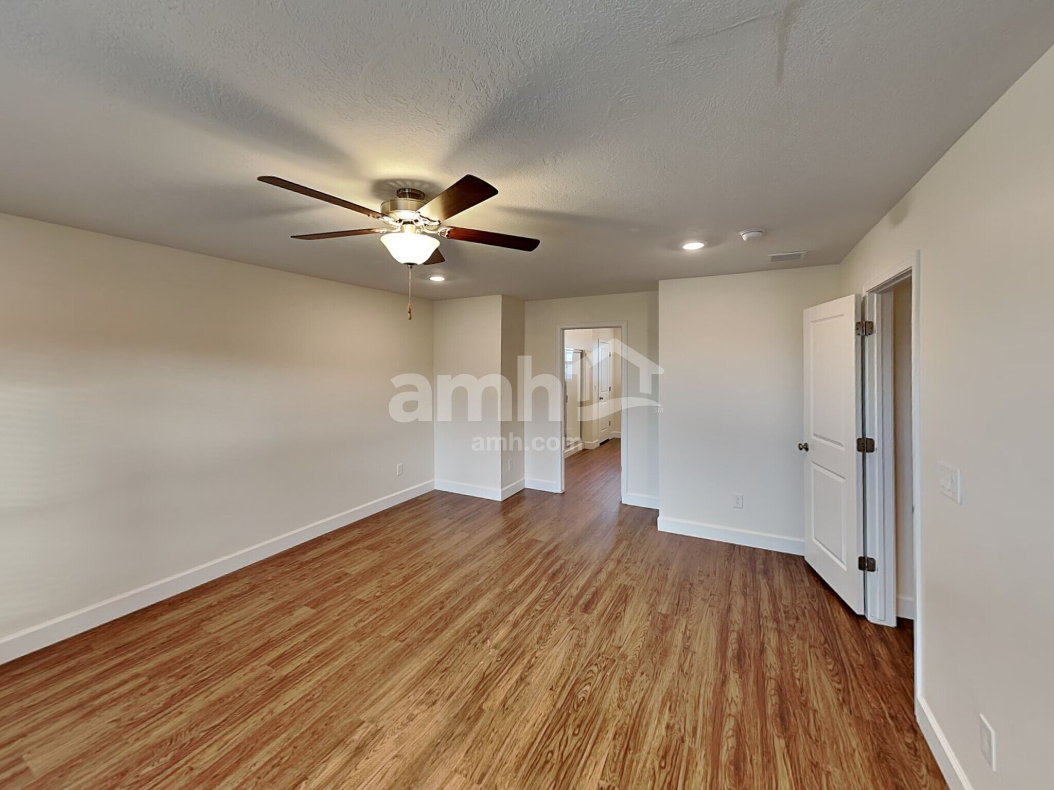 Building Photo - 2402 E Tumbleweed Rd