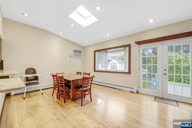 Building Photo - 99 Lambert Pl
