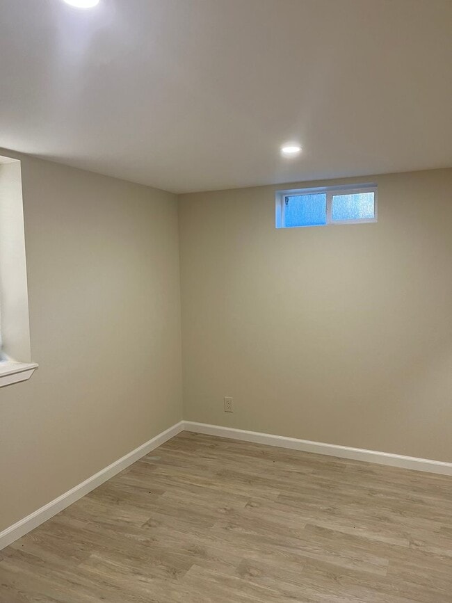 Building Photo - Midtown Cutie