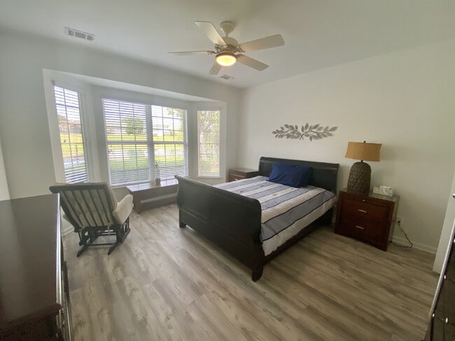 Building Photo - Fully Furnished Two Bedroom Home in Sun City!