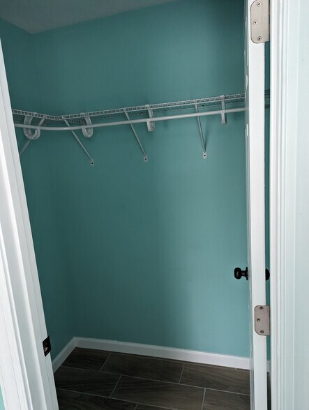 Building Photo - 2010 Seminole Blvd S