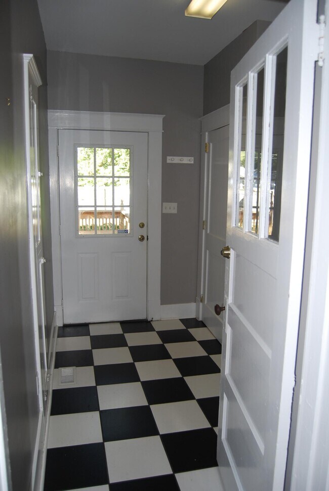 Building Photo - 2809 Lombardy Ct