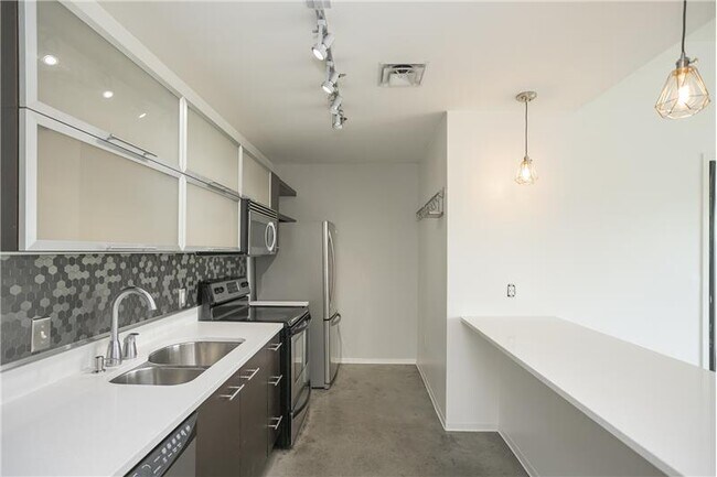 Building Photo - 2115 Yeaman Pl