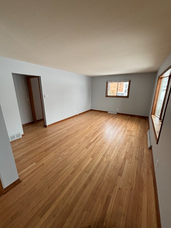 Building Photo - 229 S Kranz Ave