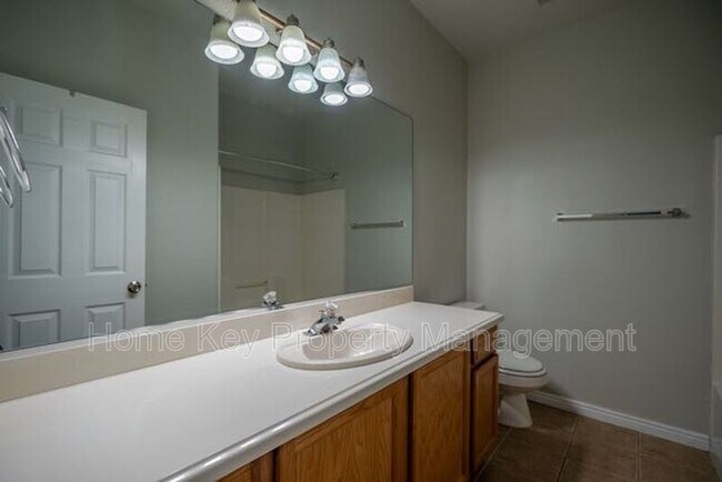 Building Photo - 184 S Valley View Dr