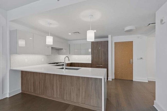 Building Photo - 9 Ave at Port Imperial