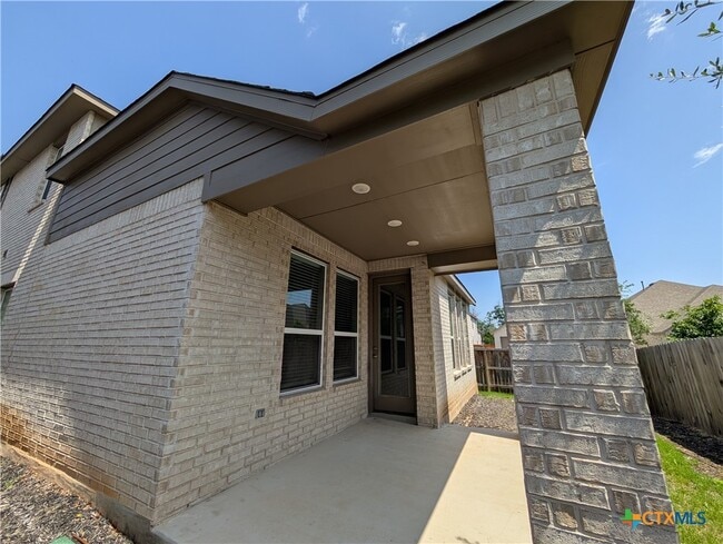 Building Photo - 1052 Easy Gruene